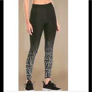 ♥️ COR BY Ultracor Ombre Zebra Lilac Active Legging